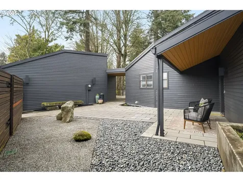 2915 SW Canterbury Lane Portland OR 97205