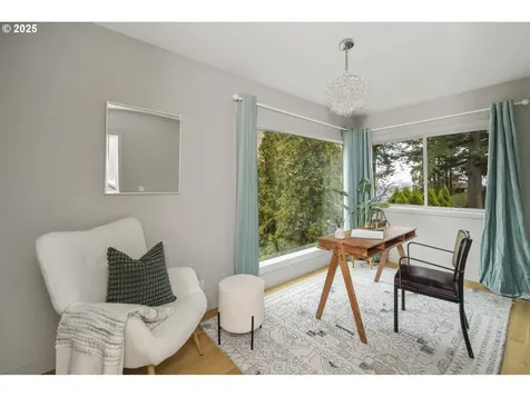 2915 SW Canterbury Lane Portland OR 97205