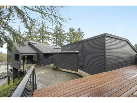 2915 SW Canterbury Lane Portland OR 97205