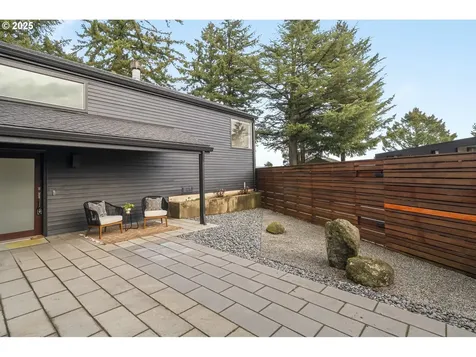 2915 SW Canterbury Lane Portland OR 97205