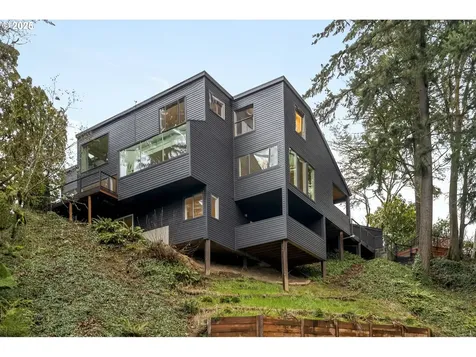 2915 SW Canterbury Lane Portland OR 97205