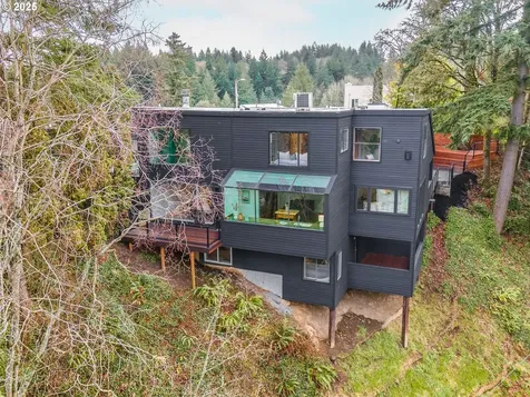 2915 SW Canterbury Lane Portland OR 97205
