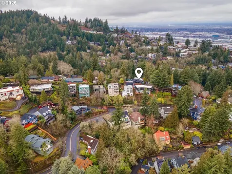 2915 SW Canterbury Lane Portland OR 97205
