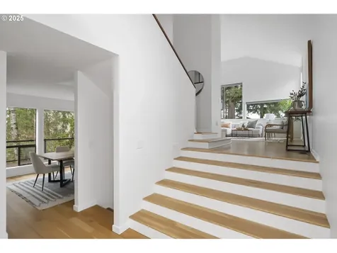 2915 SW Canterbury Lane Portland OR 97205
