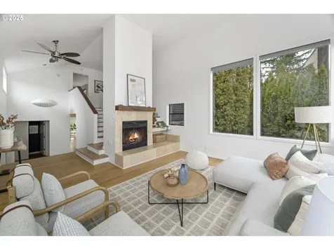 2915 SW Canterbury Lane Portland OR 97205