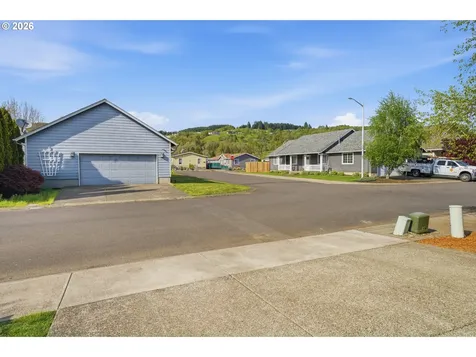 237 NW Sagan Loop Sheridan OR 97378