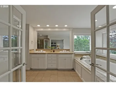 2304 NW Jessamine Way Portland OR 97229