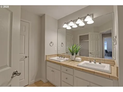 2304 NW Jessamine Way Portland OR 97229