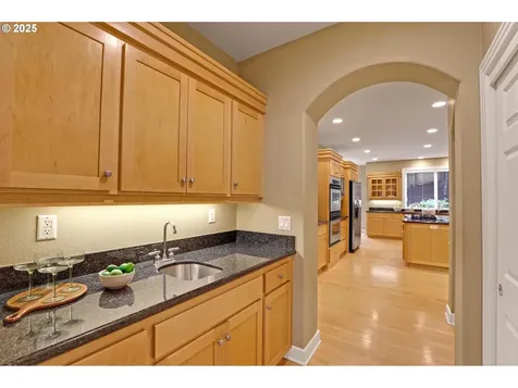 2304 NW Jessamine Way Portland OR 97229