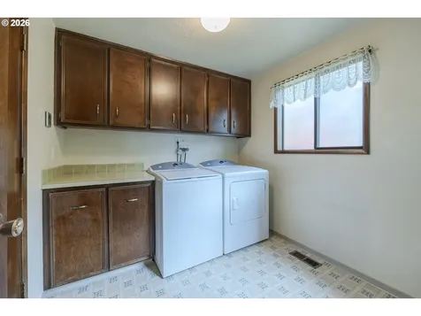 3365 Buckingham Avenue Eugene OR 97401
