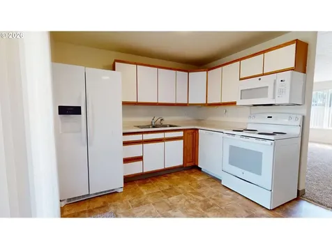 16656 SE Moon Avenue Milwaukie OR 97267