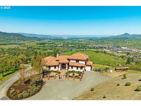 2816 Quail Run Road Talent OR 97540