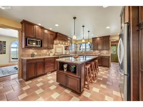 2816 Quail Run Road Talent OR 97540