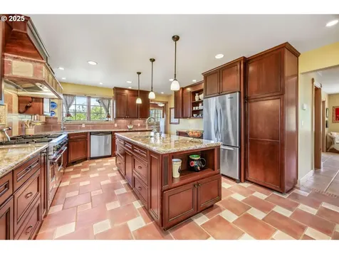 2816 Quail Run Road Talent OR 97540