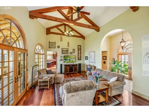 2816 Quail Run Road Talent OR 97540