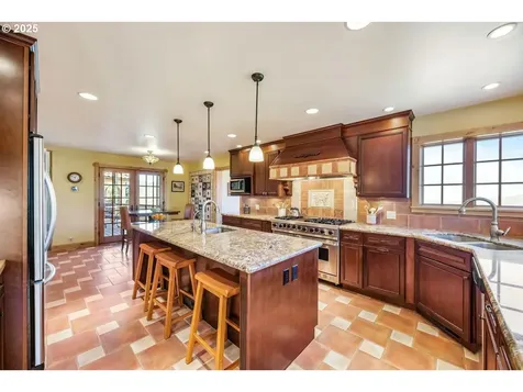 2816 Quail Run Road Talent OR 97540