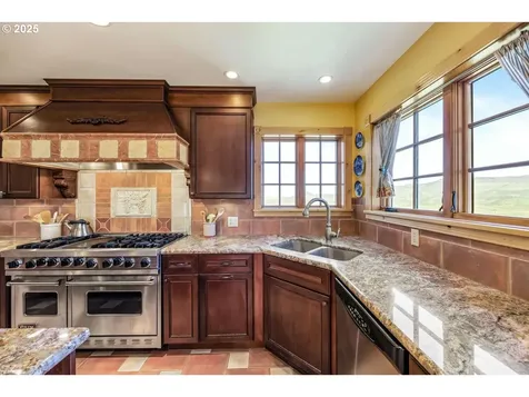 2816 Quail Run Road Talent OR 97540
