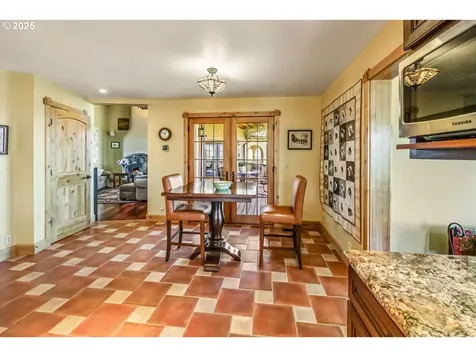 2816 Quail Run Road Talent OR 97540