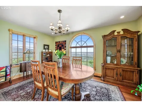 2816 Quail Run Road Talent OR 97540