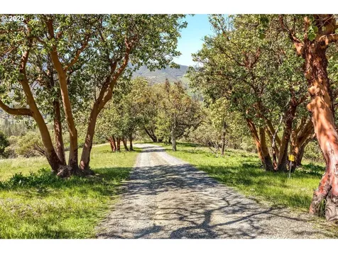 2816 Quail Run Road Talent OR 97540