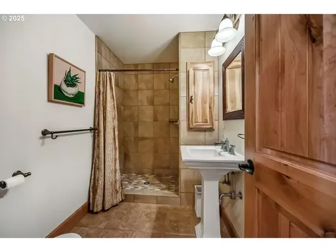 2816 Quail Run Road Talent OR 97540