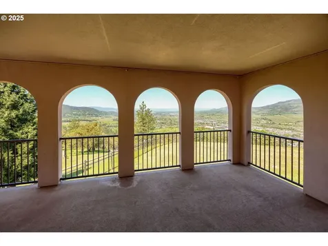 2816 Quail Run Road Talent OR 97540