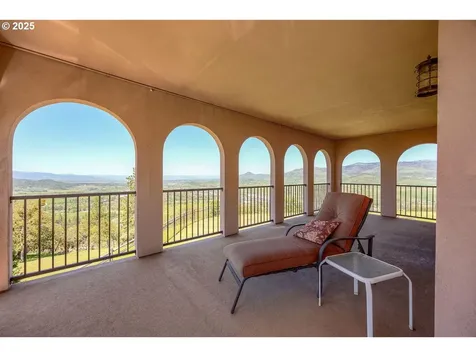 2816 Quail Run Road Talent OR 97540
