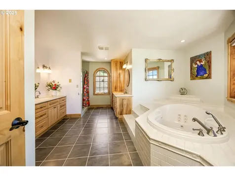 2816 Quail Run Road Talent OR 97540