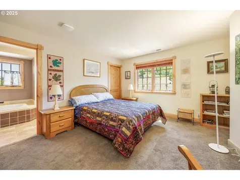 2816 Quail Run Road Talent OR 97540