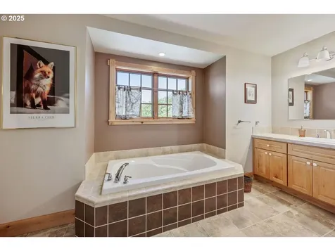 2816 Quail Run Road Talent OR 97540