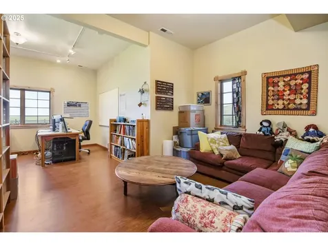 2816 Quail Run Road Talent OR 97540