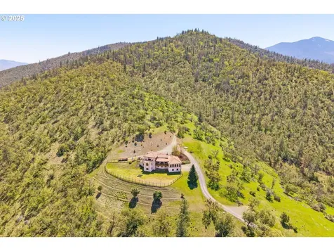 2816 Quail Run Road Talent OR 97540