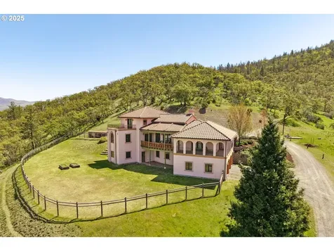 2816 Quail Run Road Talent OR 97540