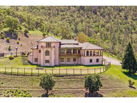2816 Quail Run Road Talent OR 97540