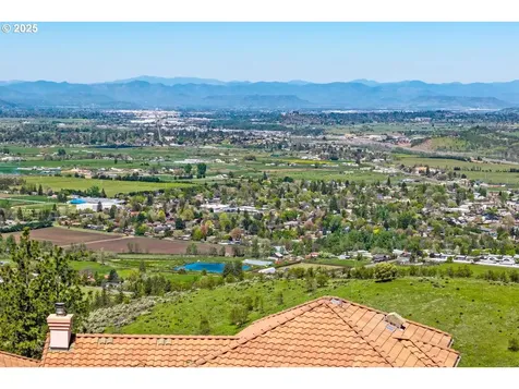2816 Quail Run Road Talent OR 97540