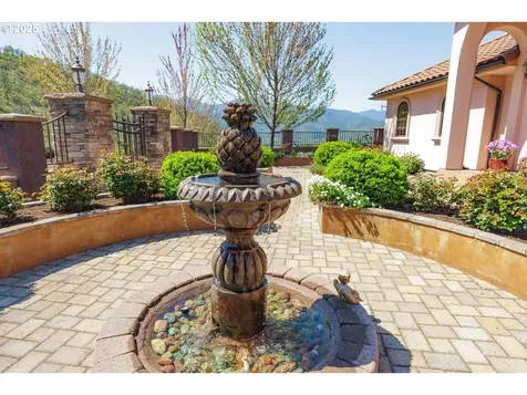 2816 Quail Run Road Talent OR 97540