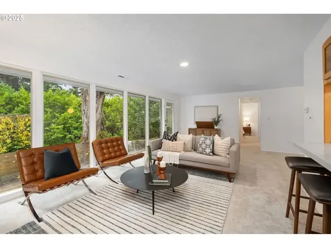 2818 SW Mitchell Court Portland OR 97239