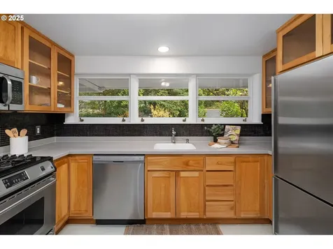 2818 SW Mitchell Court Portland OR 97239