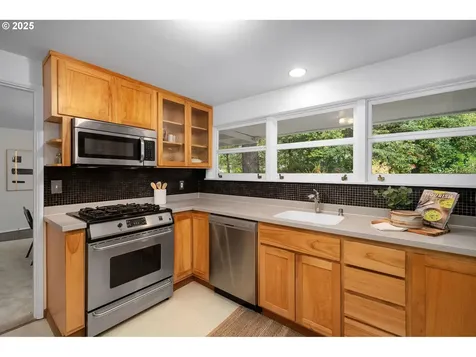 2818 SW Mitchell Court Portland OR 97239