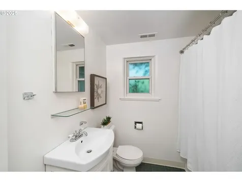 2818 SW Mitchell Court Portland OR 97239