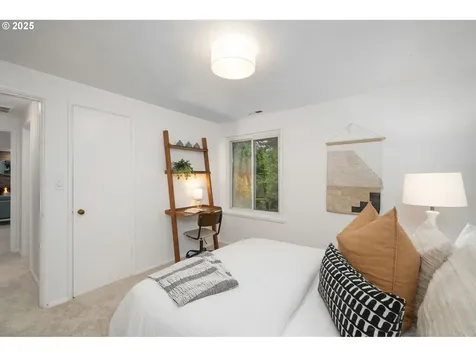 2818 SW Mitchell Court Portland OR 97239
