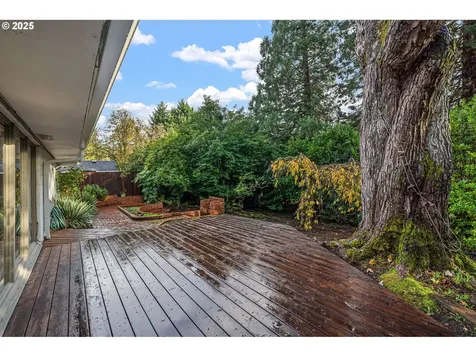 2818 SW Mitchell Court Portland OR 97239