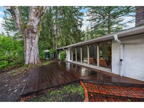 2818 SW Mitchell Court Portland OR 97239