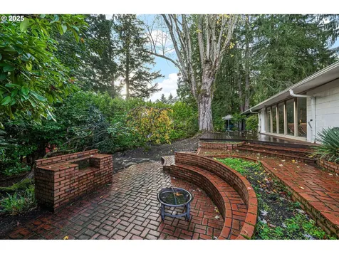 2818 SW Mitchell Court Portland OR 97239