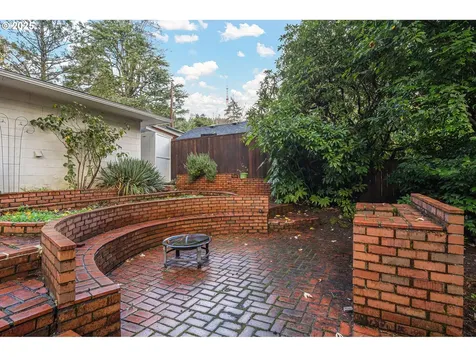 2818 SW Mitchell Court Portland OR 97239