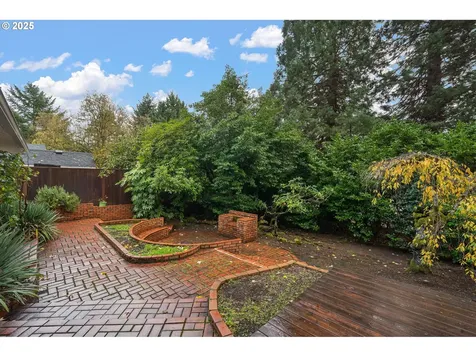 2818 SW Mitchell Court Portland OR 97239