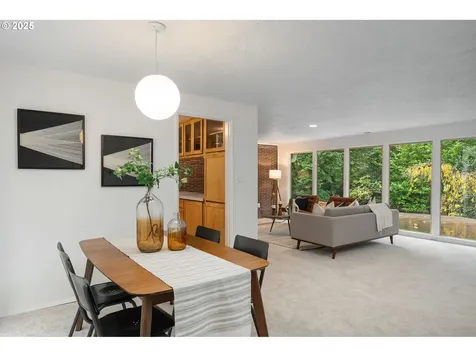 2818 SW Mitchell Court Portland OR 97239