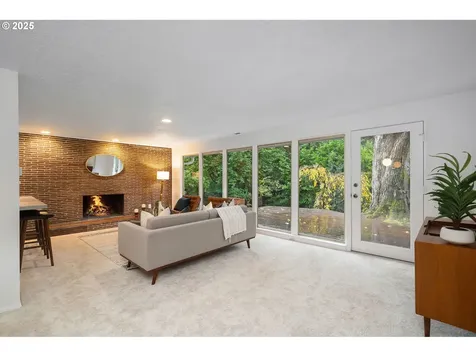 2818 SW Mitchell Court Portland OR 97239