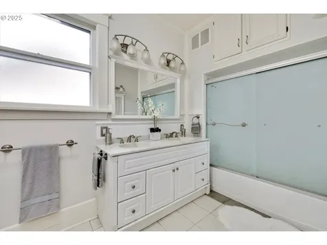 2205 NE 56th Avenue Portland OR 97213