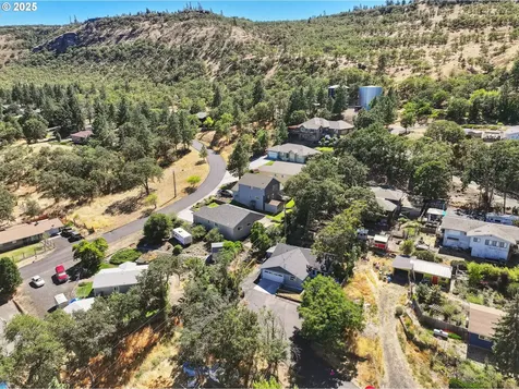 3120 W 12th Street The Dalles OR 97058